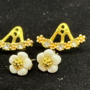 Elegant Gold and Cream Daisy Earrings with Jackets